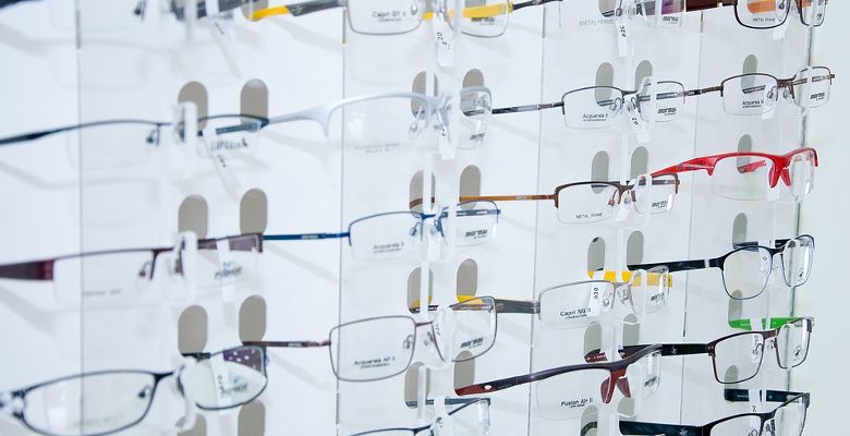 5 conseils pour la scénographie des vitrines d’opticiens